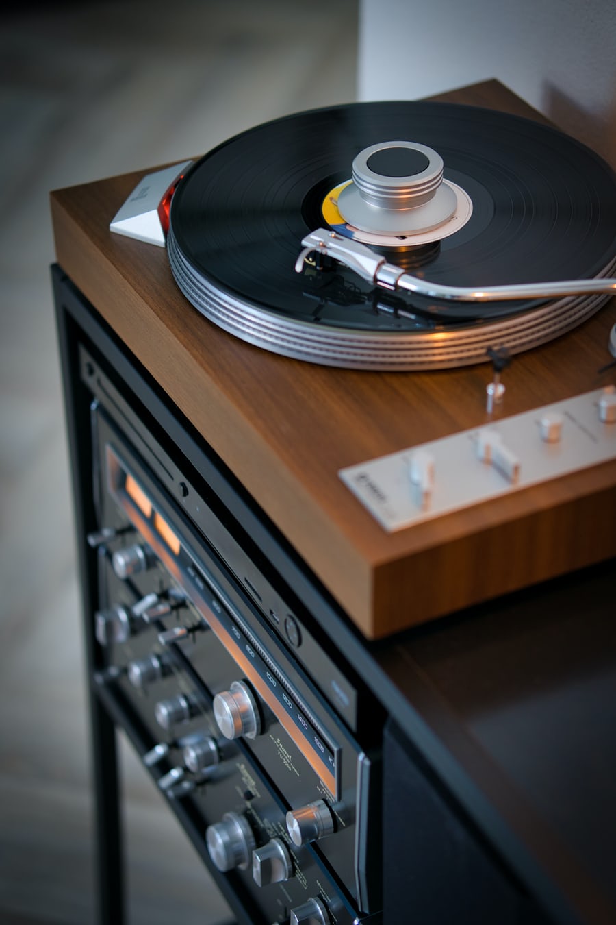Вінілові програвачі, купити програвач вінілових дисків | PLAY VINYL