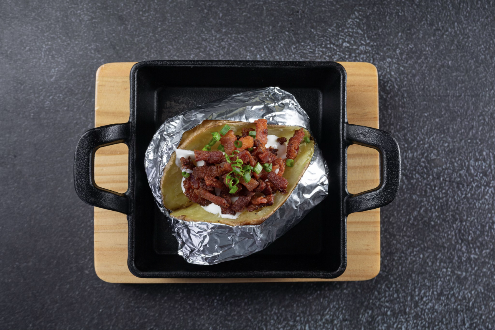 Baked Potato with Bacon and Sour Cream