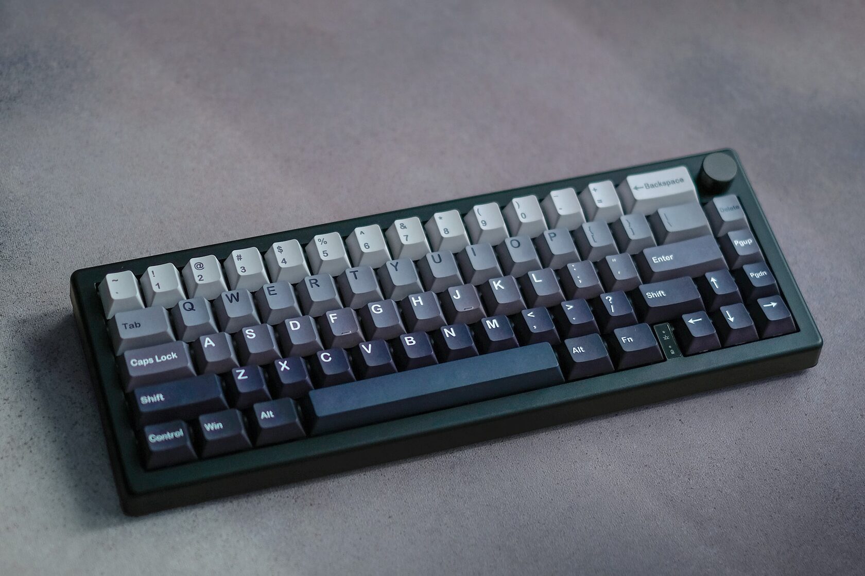 Black and White Gradient GMK 67