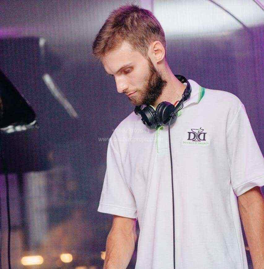DJ