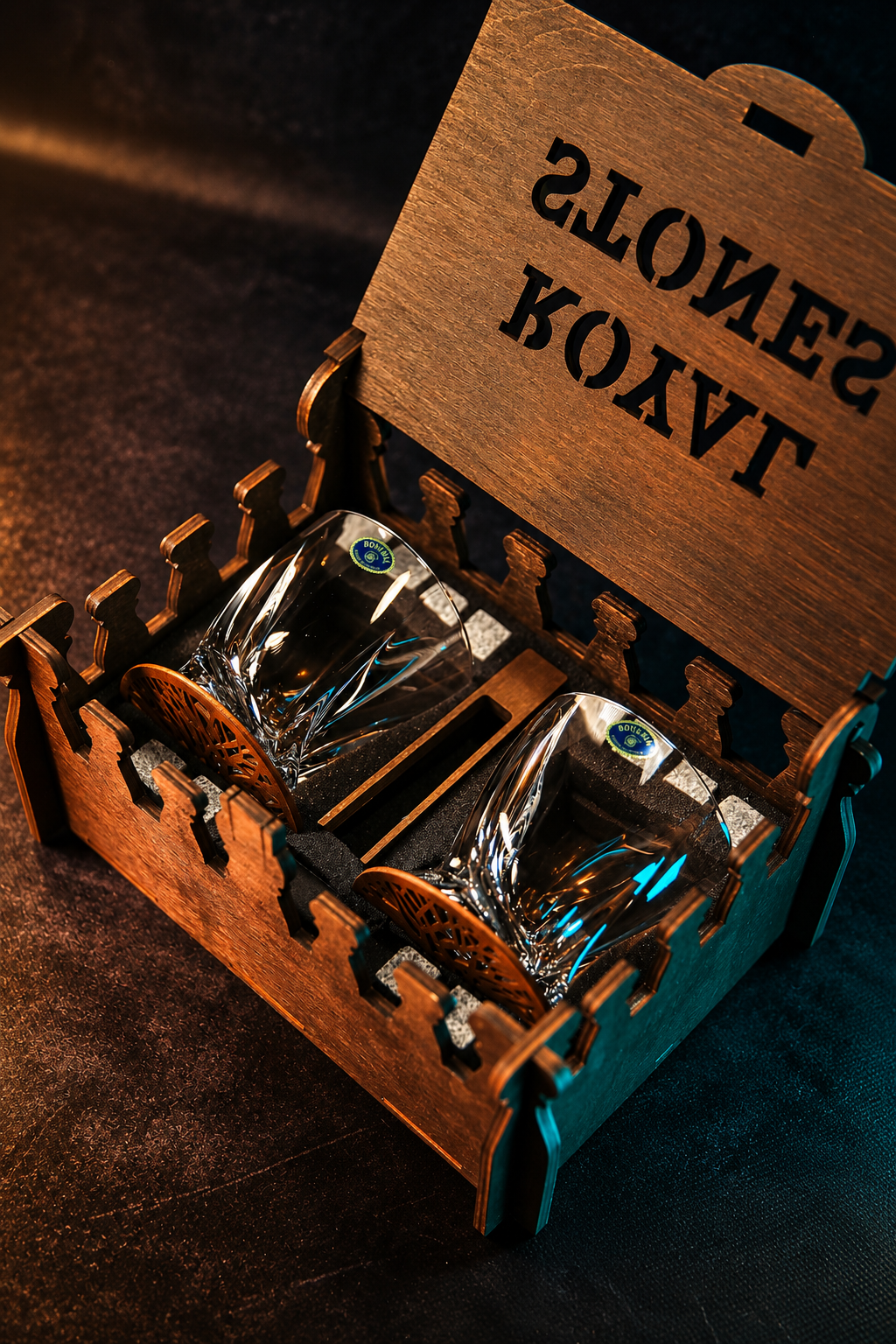 Набір Фортеця з двома келихами Bohemia Quadro та каменями в дерев’яній коробці