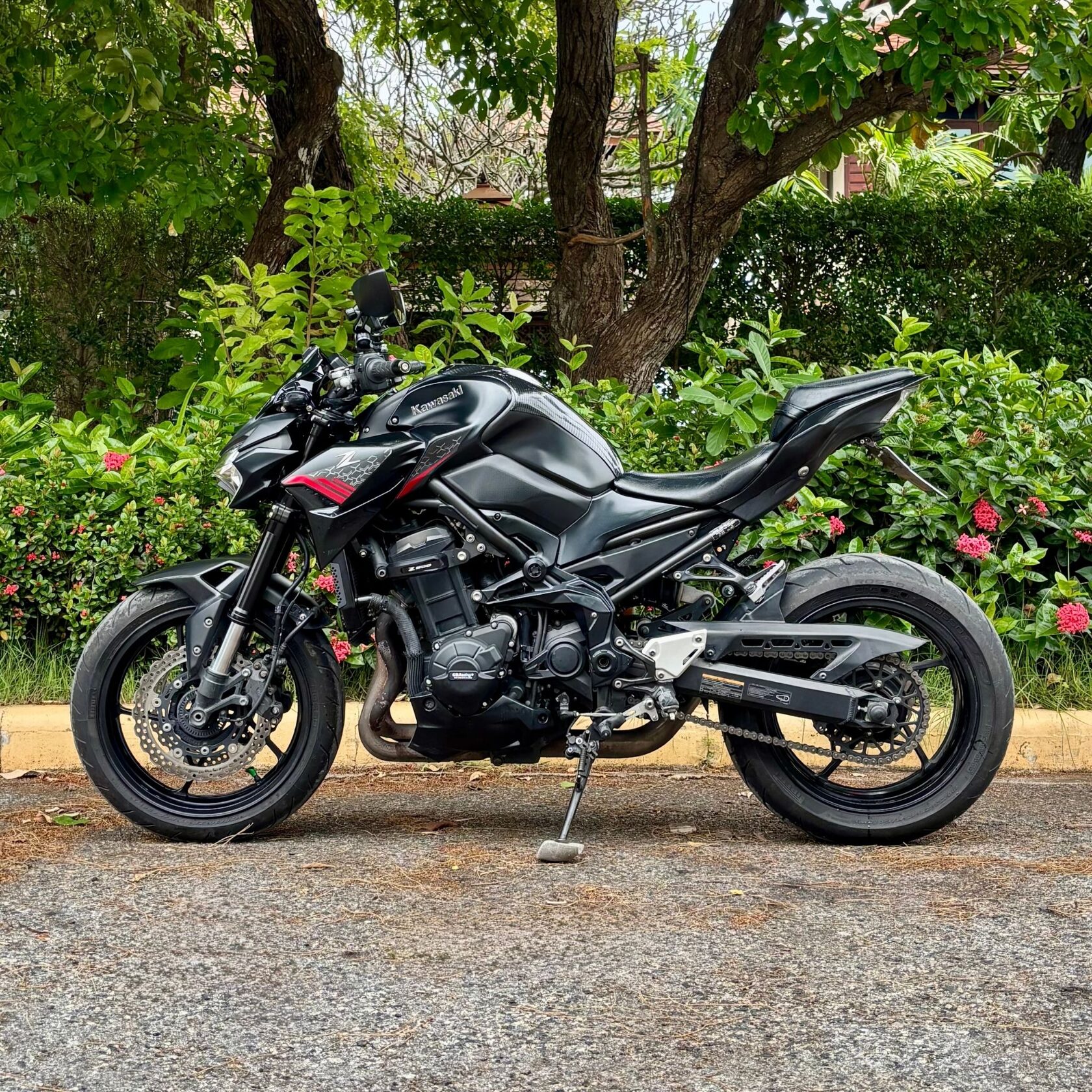 Hire black Kawasaki Z900 in Jomtien — inline-four performance at Best Motors