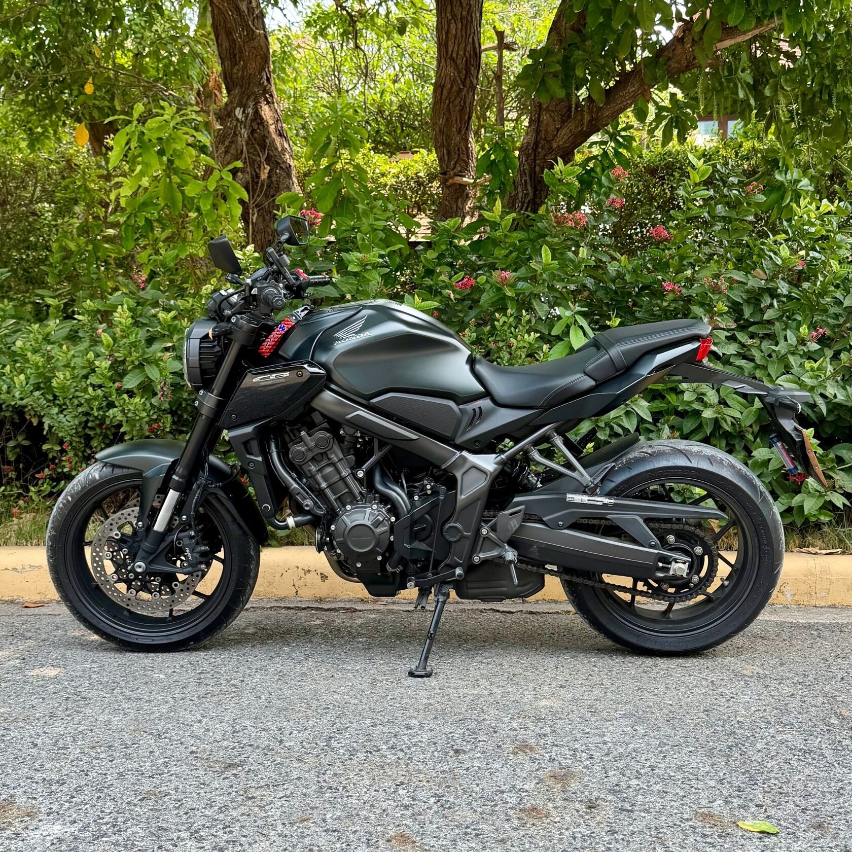 Premium stealth-style Honda CB650R Black Edition at Best Motors rental Pattaya.