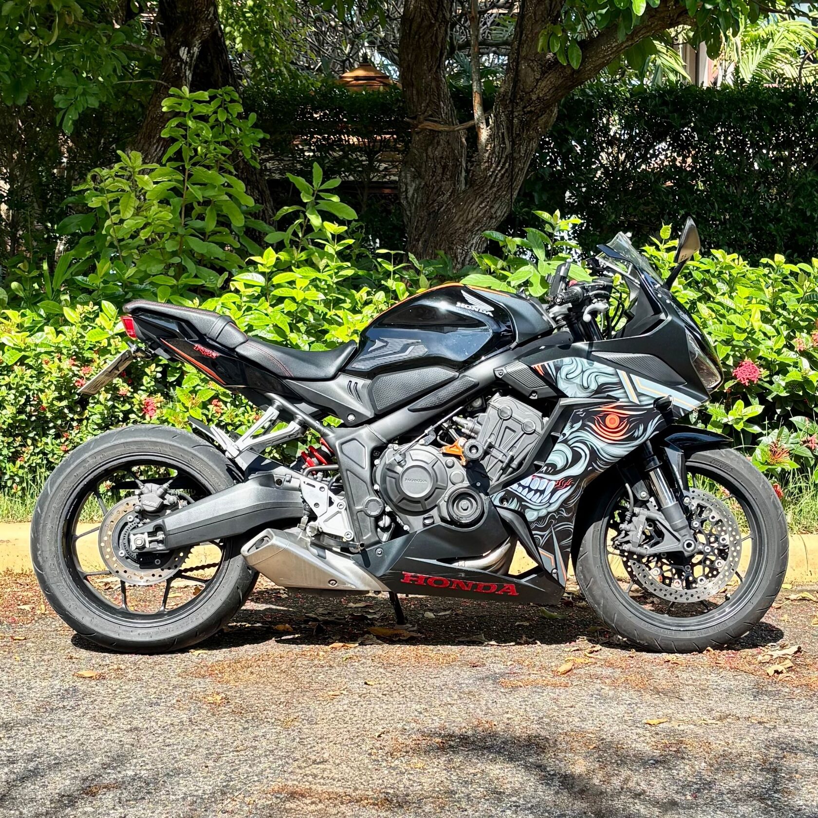 Honda CBR650R – powerful and stylish motorcycle for rent in Pattaya