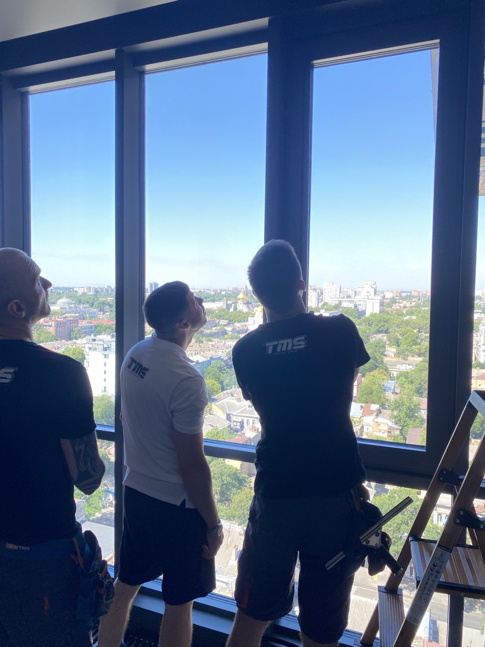 Плівка на вікнах для захисту від спеки