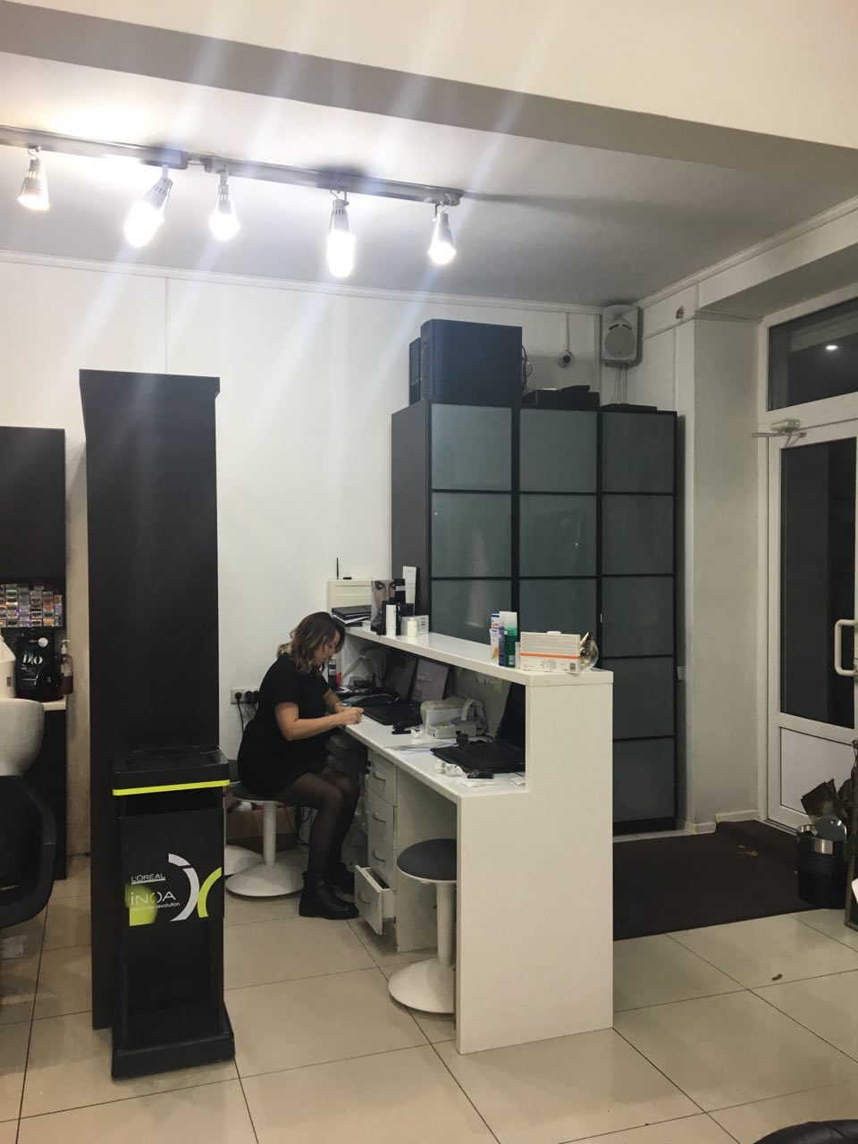 Ayollarni yalang eshaklarida kaltaklash (video)