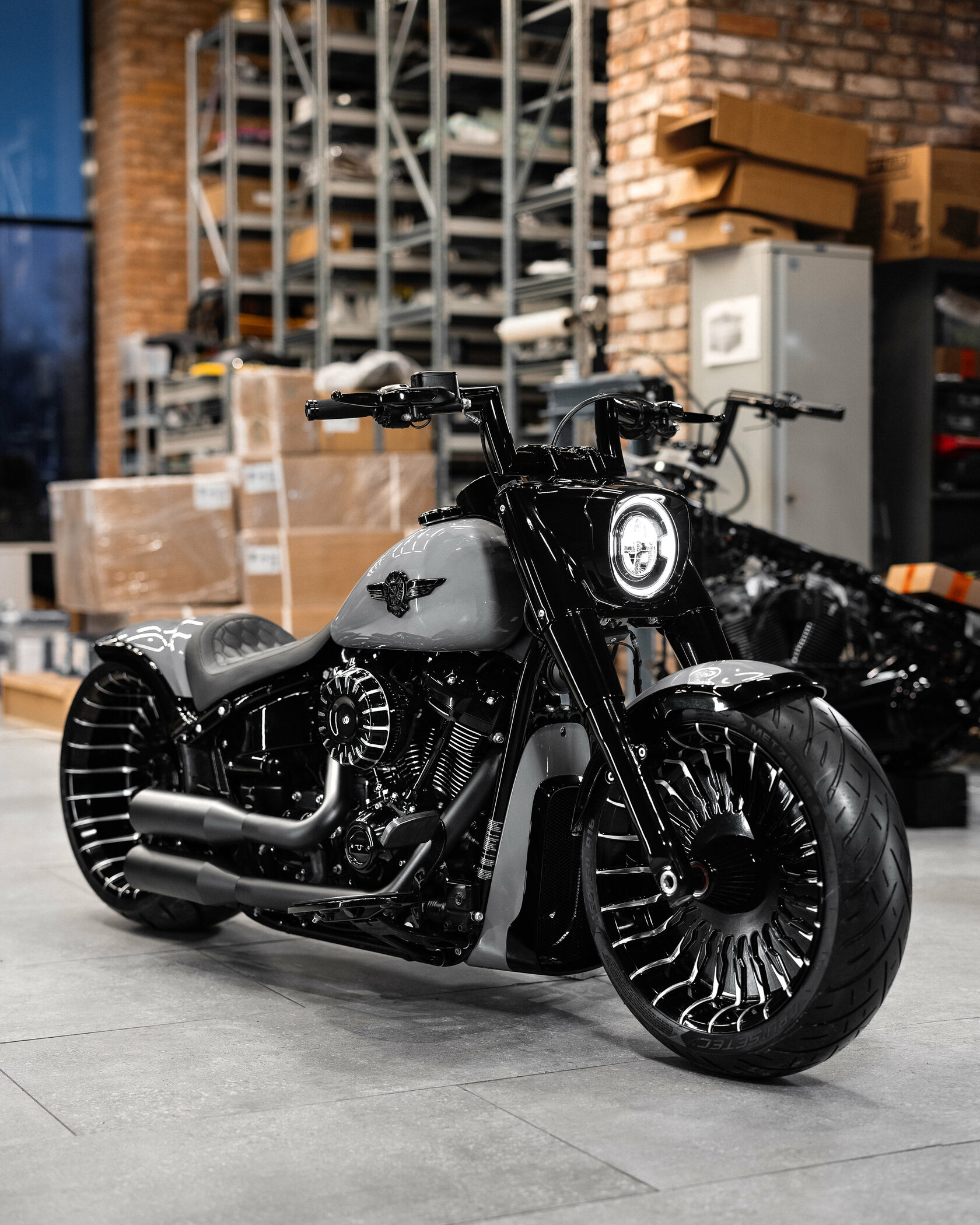 Harley-Davidson Australia ブラックロンT フェード FATBOX by BOX39 — Custom Wide-Tire Motorcycle from Dubai