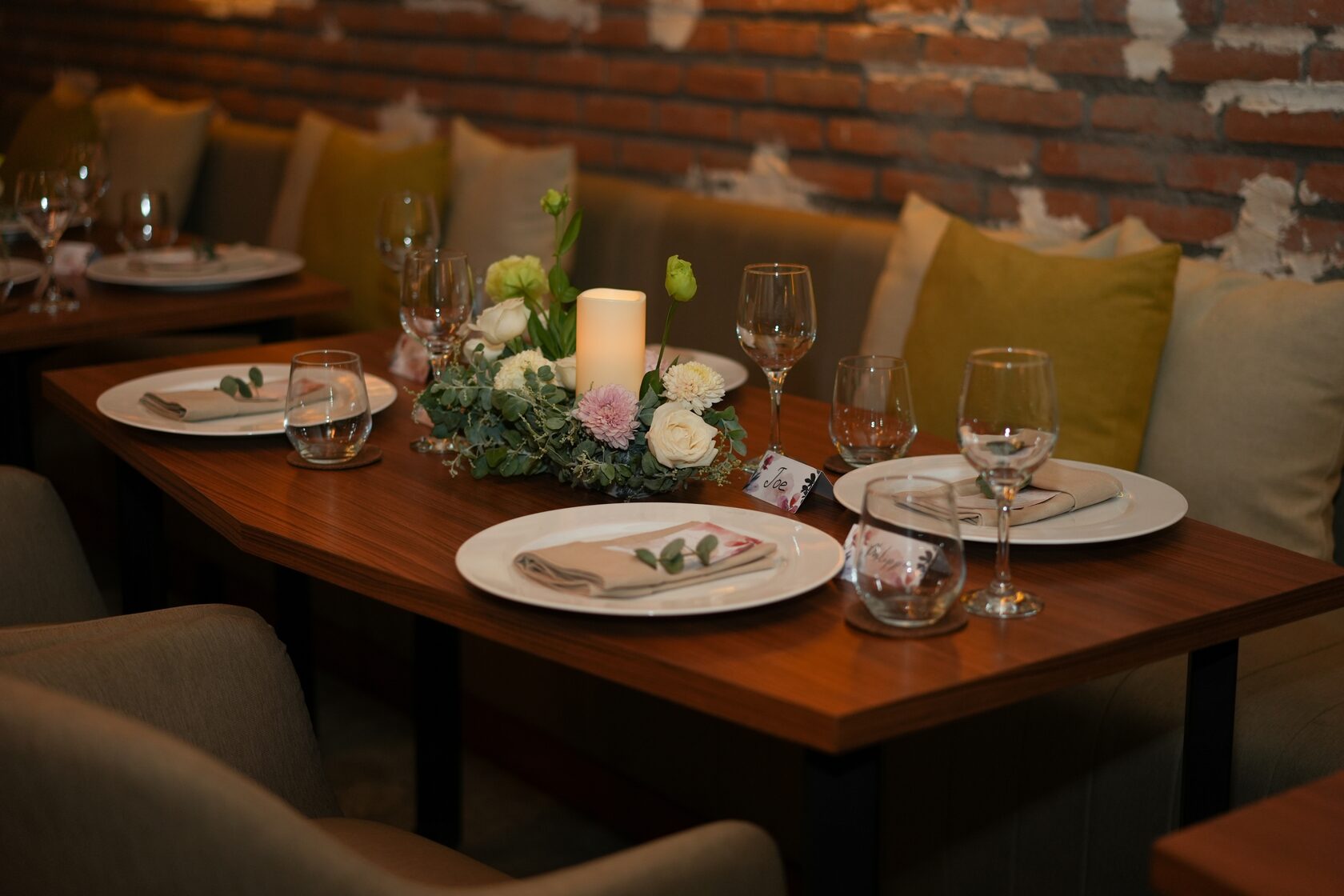 Restaurant and lounge vibes