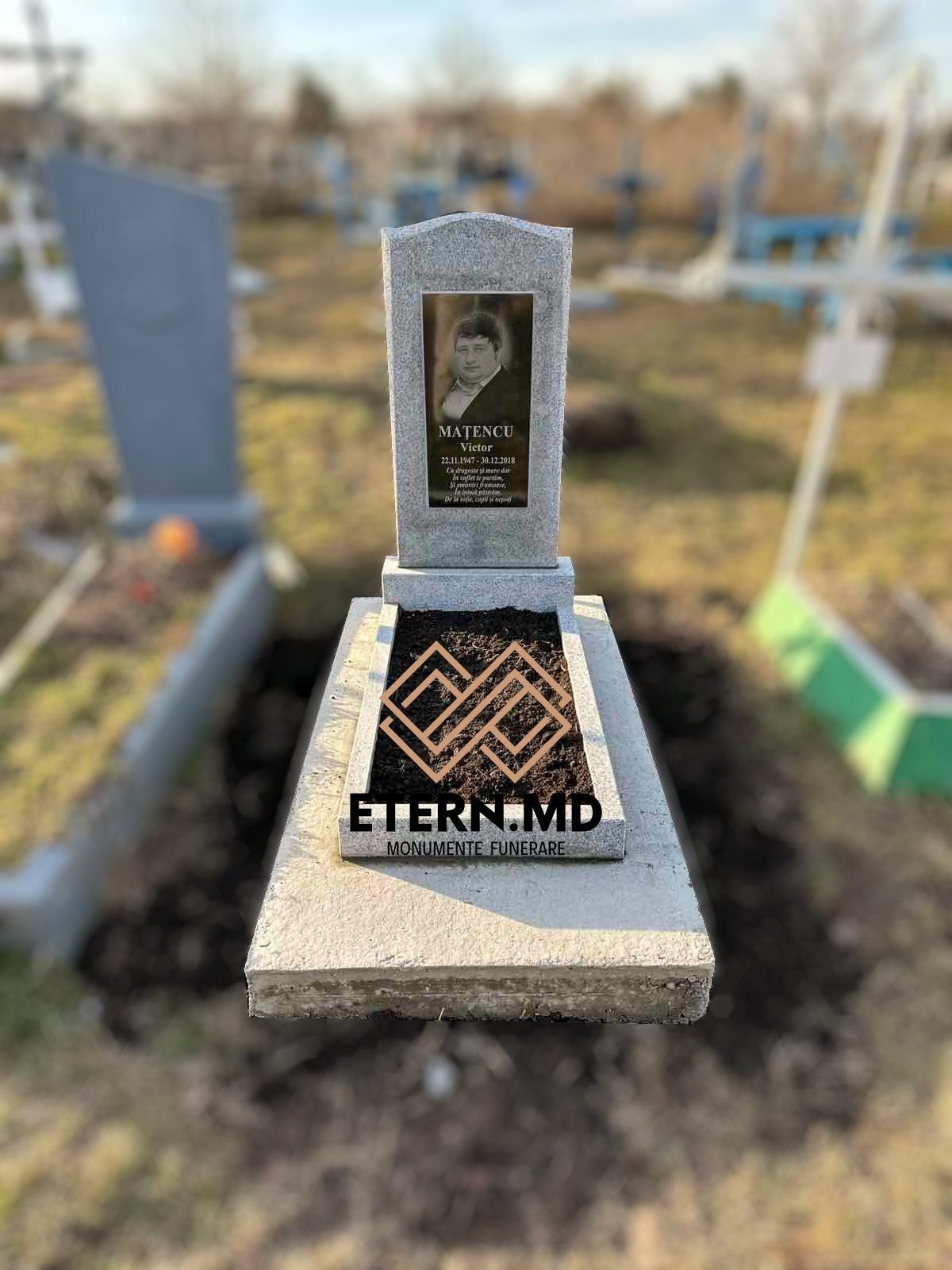 monumetn funerar din granit sur