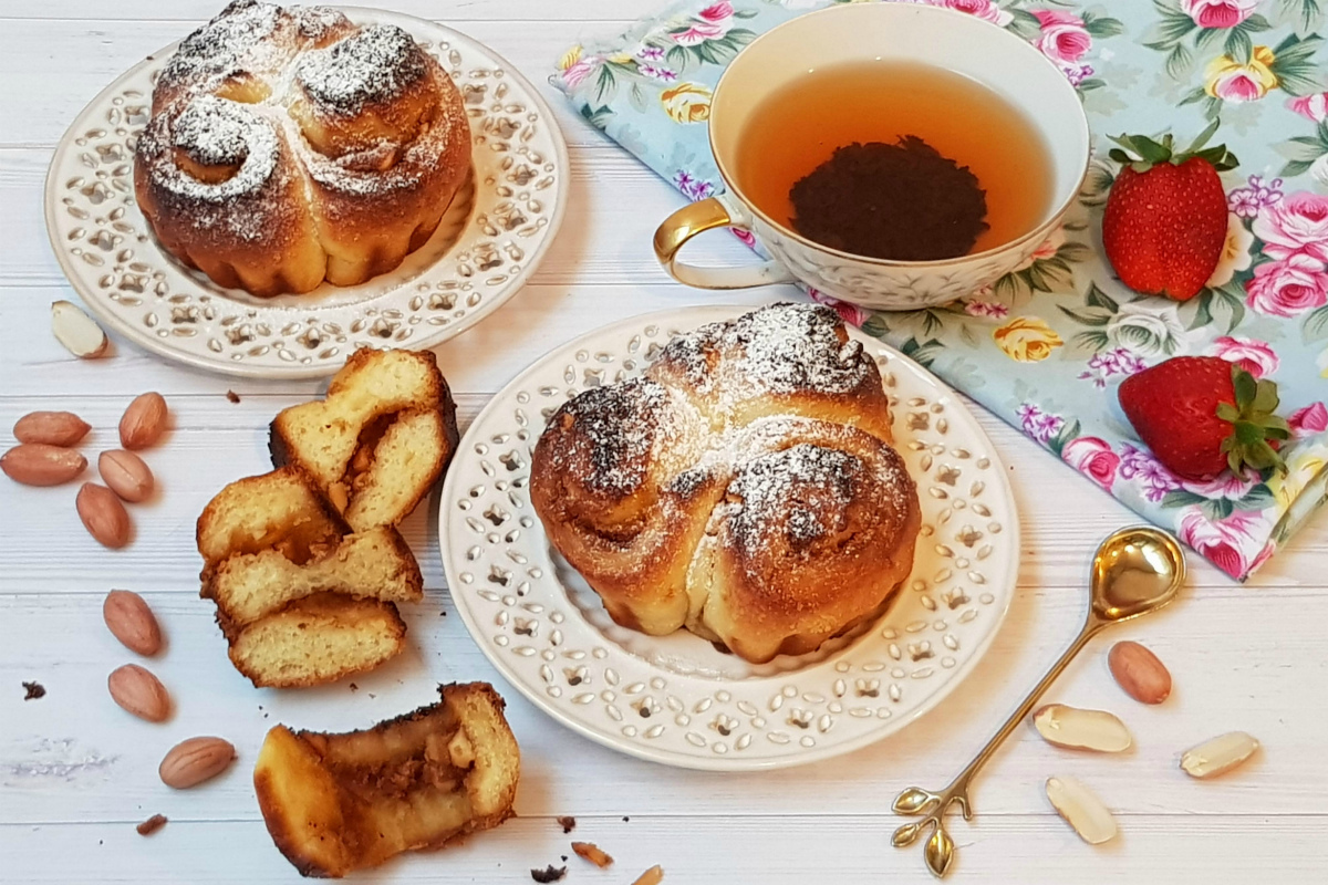 Розочки со сладкой кунжутной пастой и арахисом