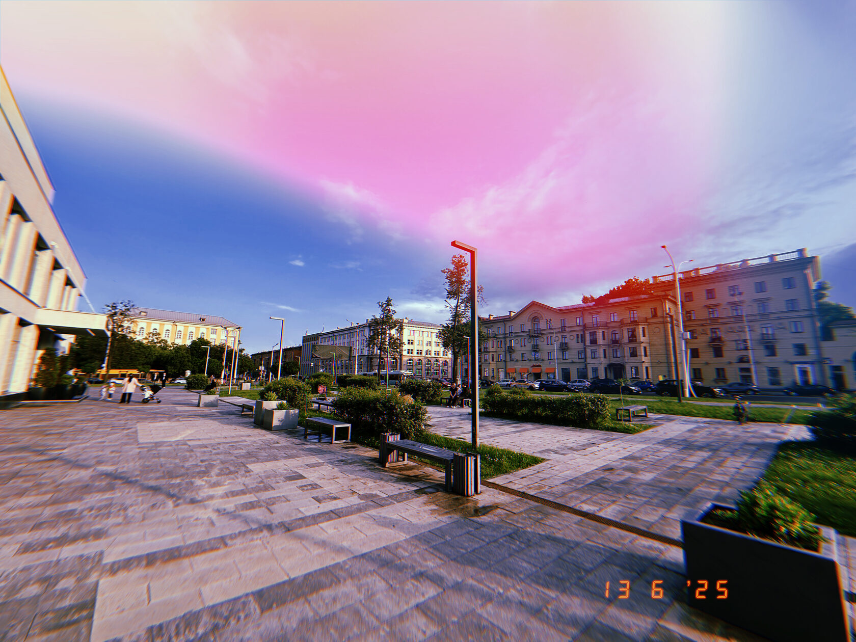 Просторная площадь и монументальная архитектура Минска