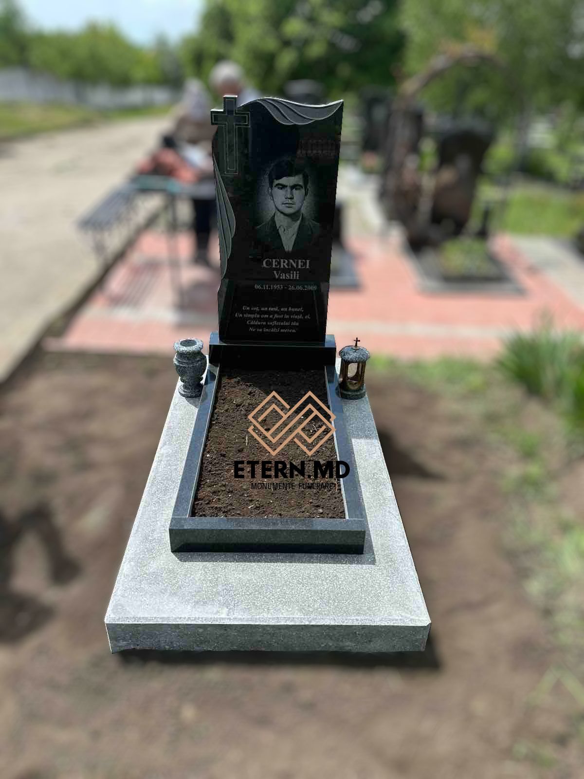 monumente din granit iefitne