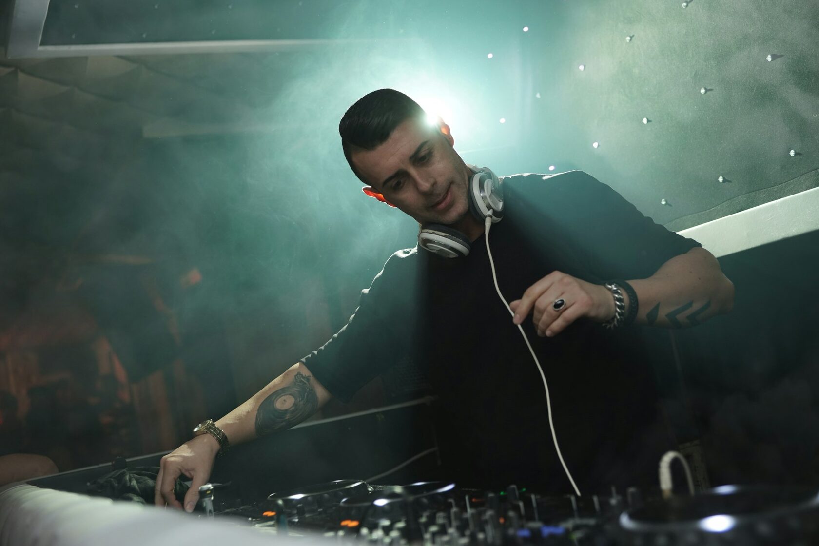 Mirela — Deep House
