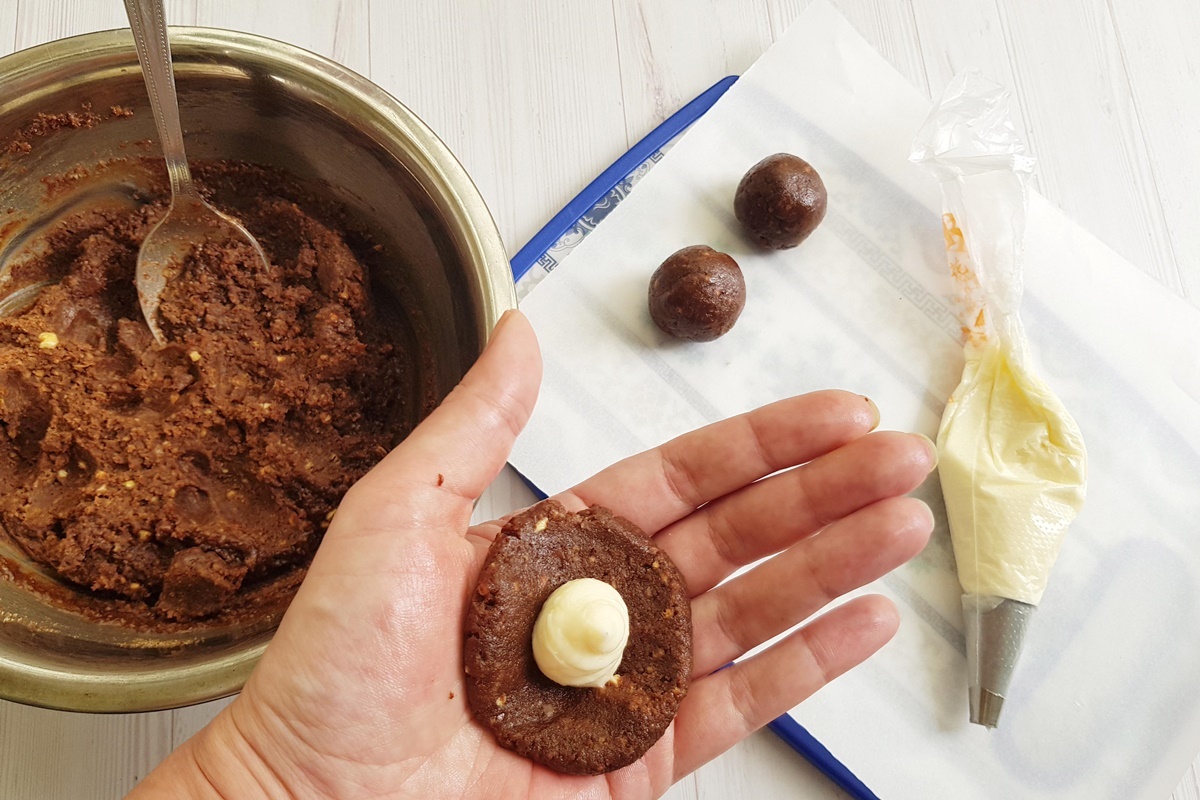 Как сделать шарики из шоколада для украшения торта простой рецепт пошаговый