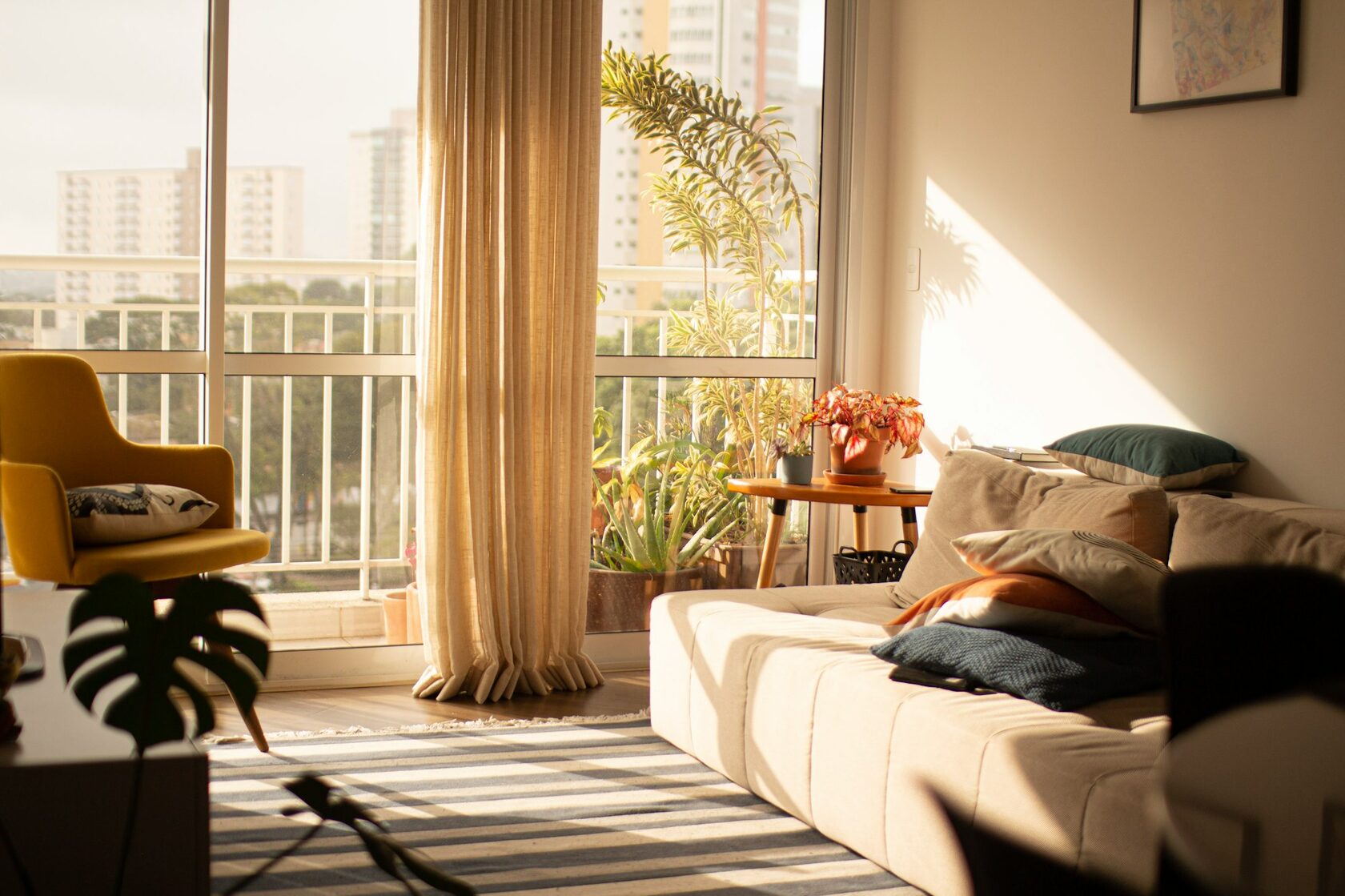 Intérieur d’appartement lumineux prêt pour un déménagement