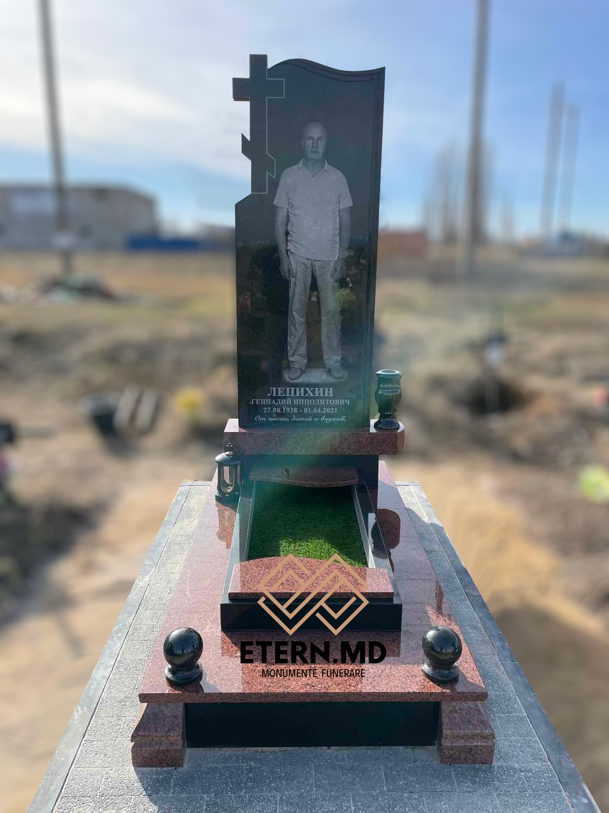 monument funerar cu poza in picioare moldova, chisinau, straseni, ungheni, leova, ialoveni