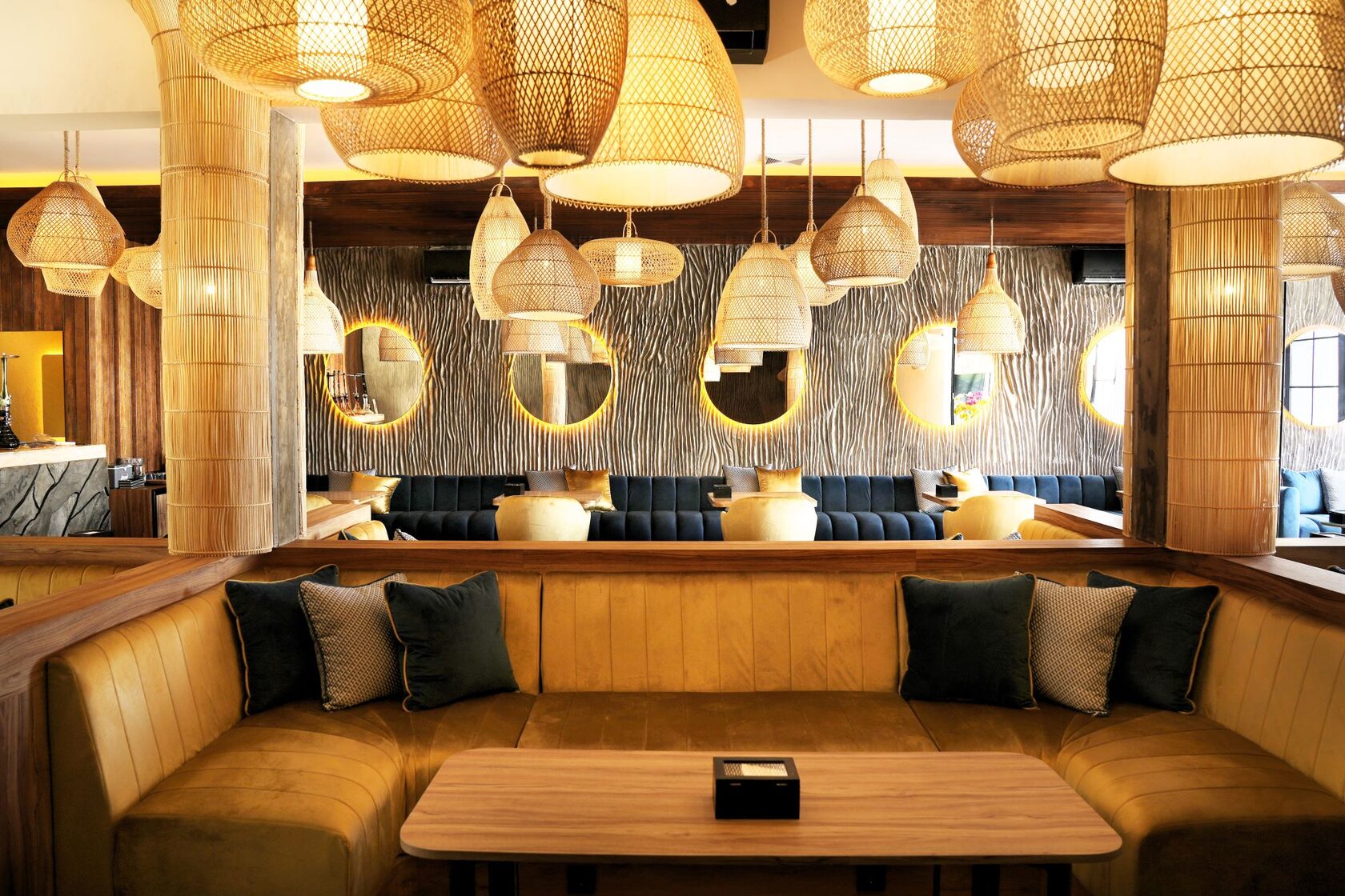 Restaurant and lounge vibes