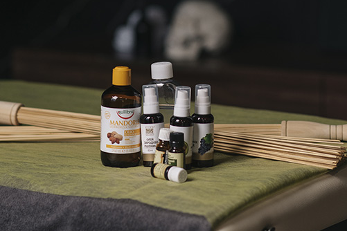 Композиция из массажных масел, бамбуковых веников в студии Иван Зань