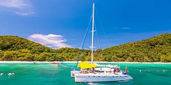 Catamaran yacht in the bay that is available for daily rental on Koh Phangan and Koh Samui islands