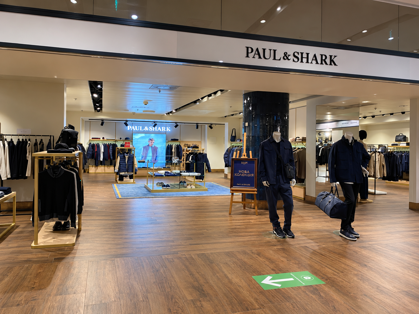 Вітрина корнеру Paul & Shark у ЦУМі