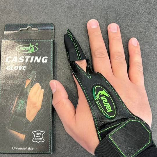 Casting glove