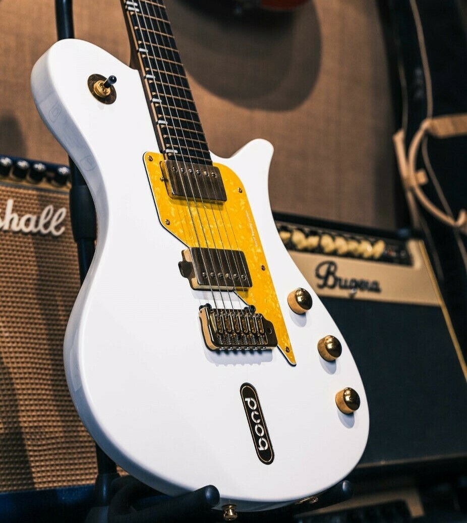 Custom Shop ﻿Bond Guitars