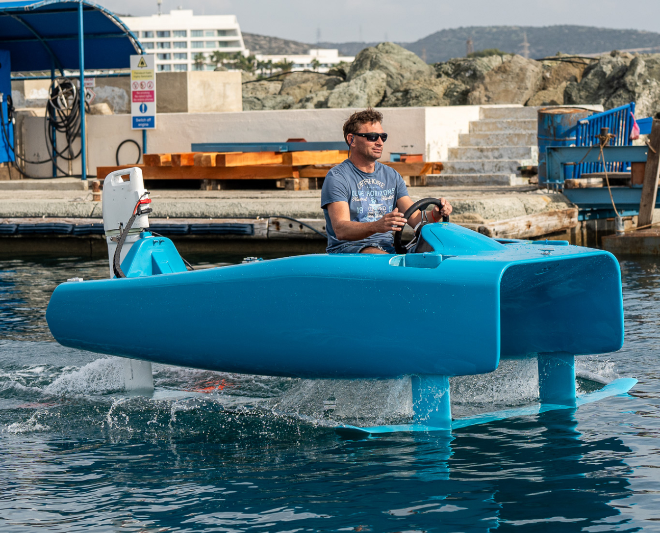 Proteus 310 one finger maneuvering control