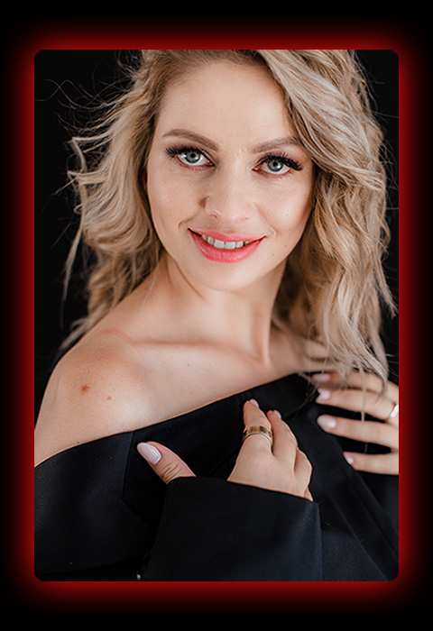 <div style="font-size:38px;color:#ffffff;" data-customstyle="yes">Автор, ведущий и эксперт программы</div>