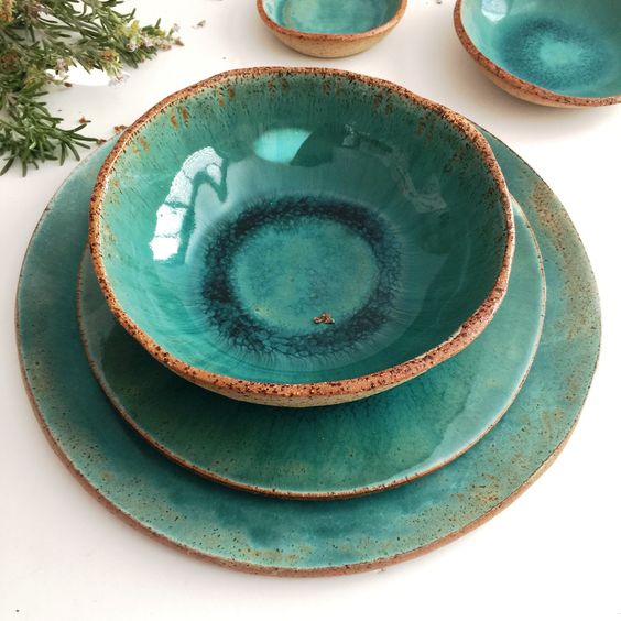 Тарілки і піали