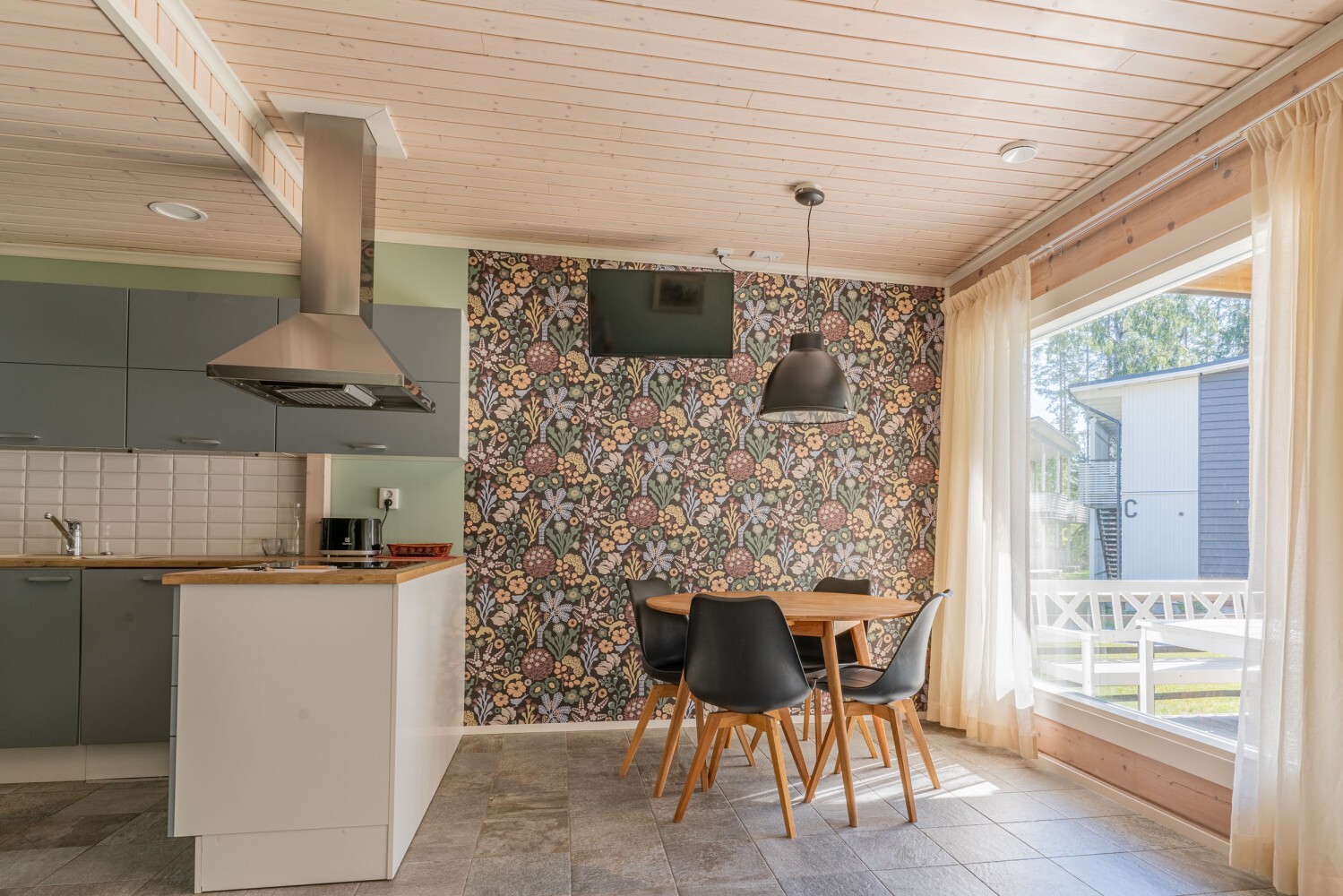 83 m² · 3 bedrooms