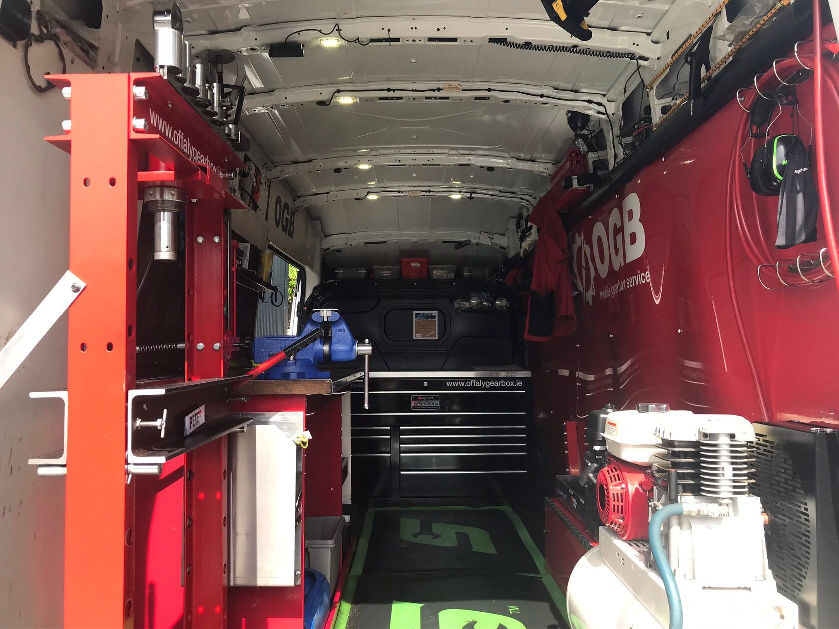 Mobile gearbox service van