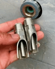 Зручний монтаж ніпельної поїлки для свиней - проста установка під кутом