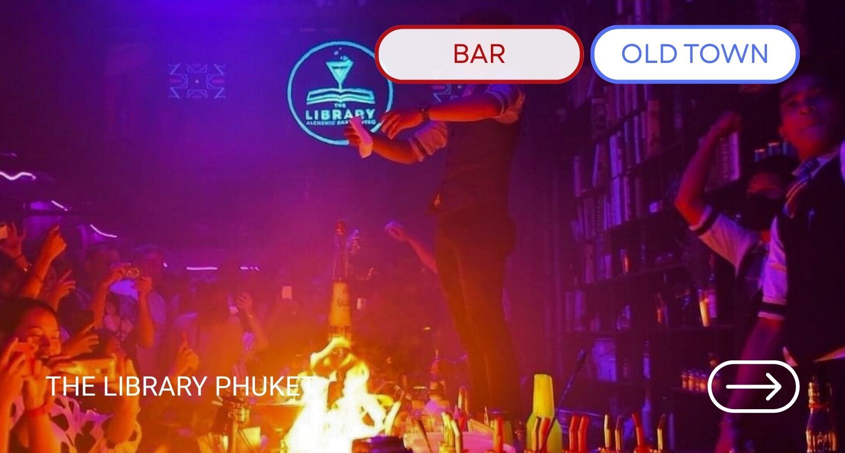 Тайский бар The Library Phuket с огненным шоу и вечерней атмосферой