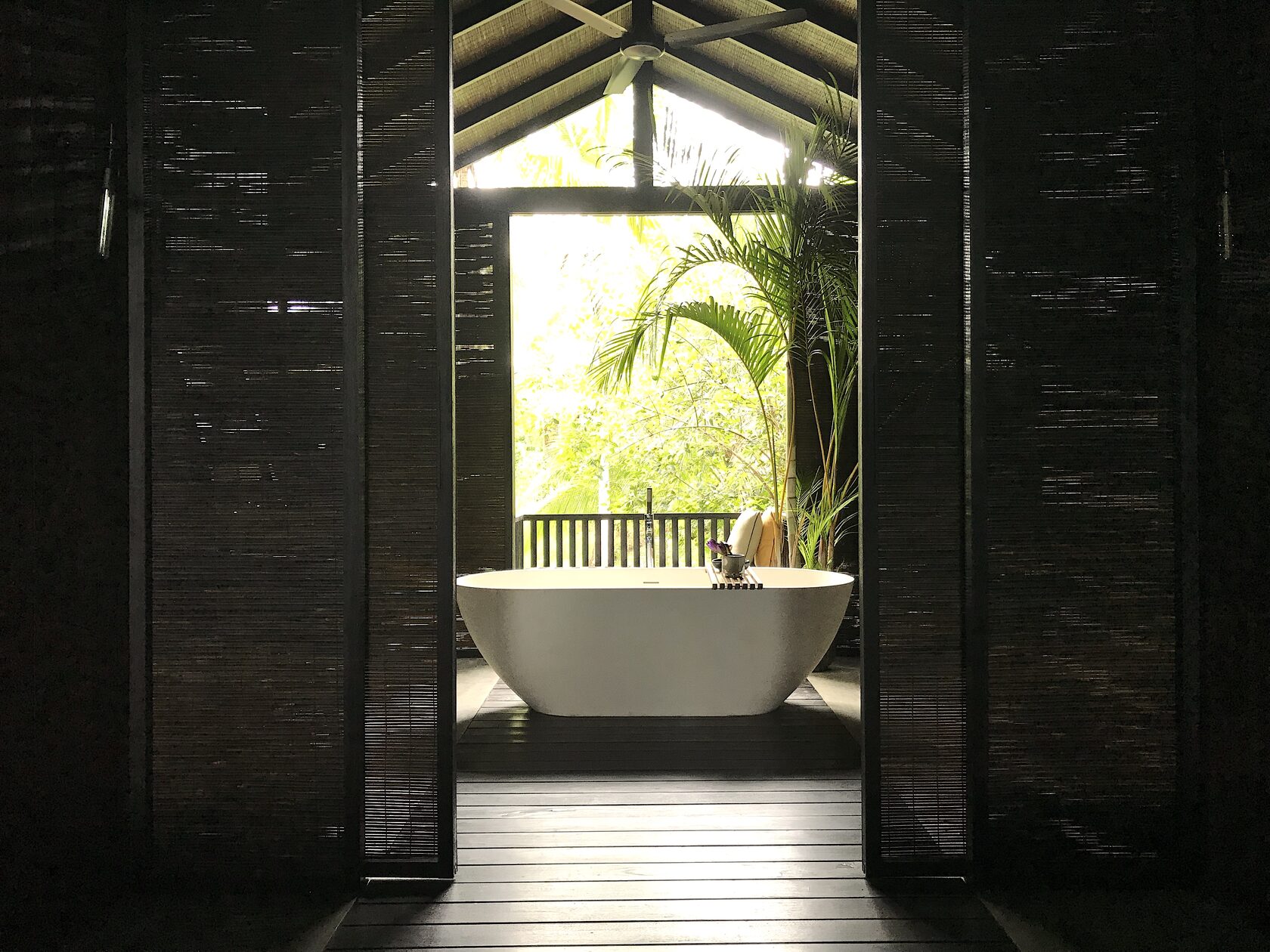 KAJU GREEN Eco lodges, Lounge area, Salt water swimming pool, Open air top yoga deck, Free tuk-tuk to Dalawella beach