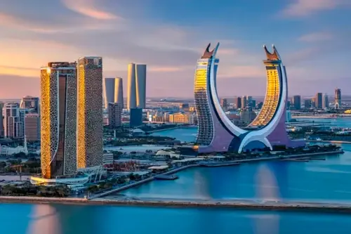 Современный городской пейзаж Доха, Катар — роскошные небоскрёбы у Персидского залива