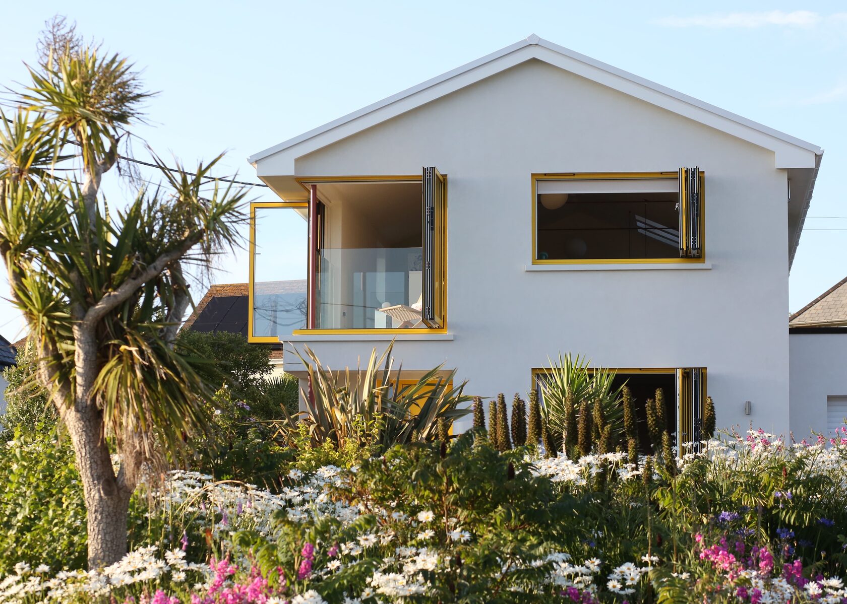 HOLMS ARCHITECTS LTD logo
