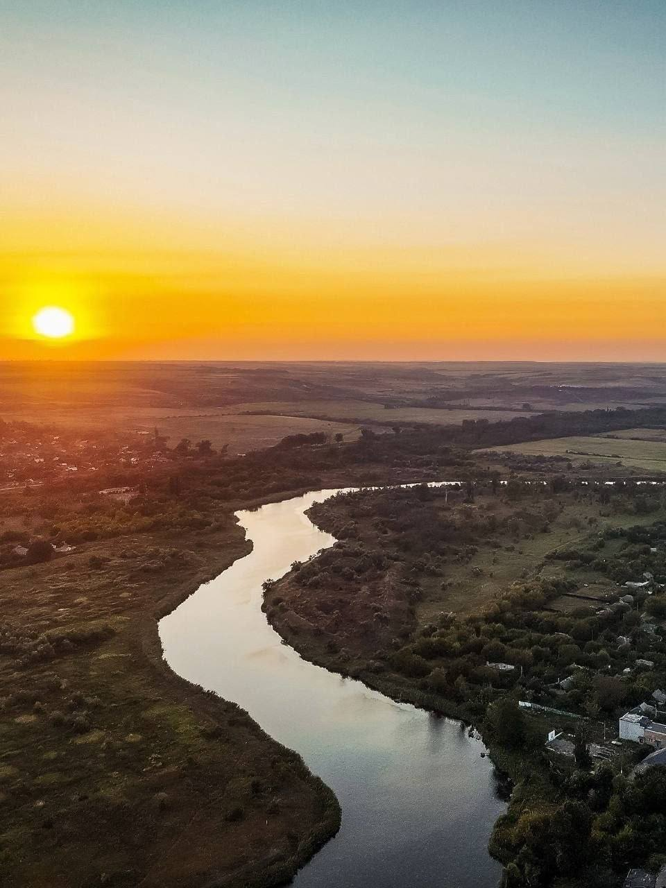 На фото зображений найвищий прапор Донецької області в парку «Ювілейний» м. Краматорська. Джерело фото: Telegraf