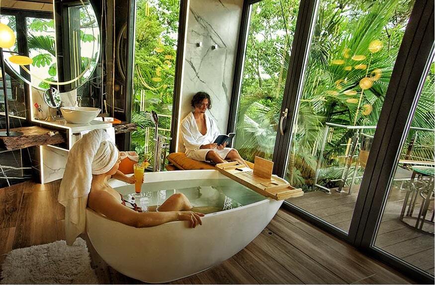 Romantic honeymoon couple at Makanda by the Sea in Manuel Antonio