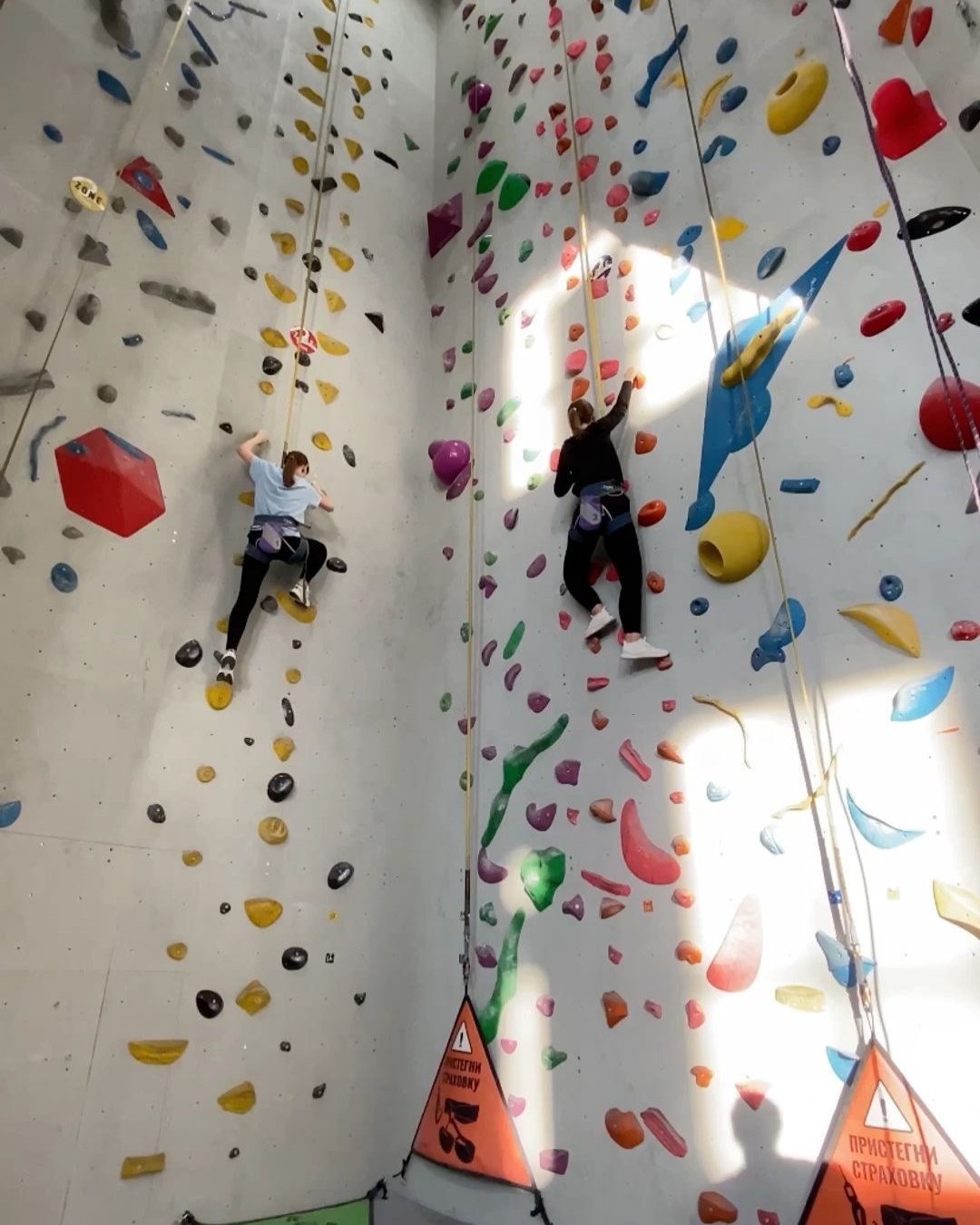 Стена для скалолазания в центре Rebel Climbing Phuket