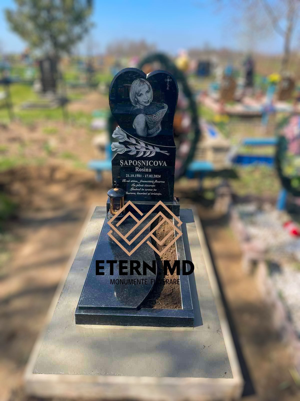 monument funerar in forma de inima 