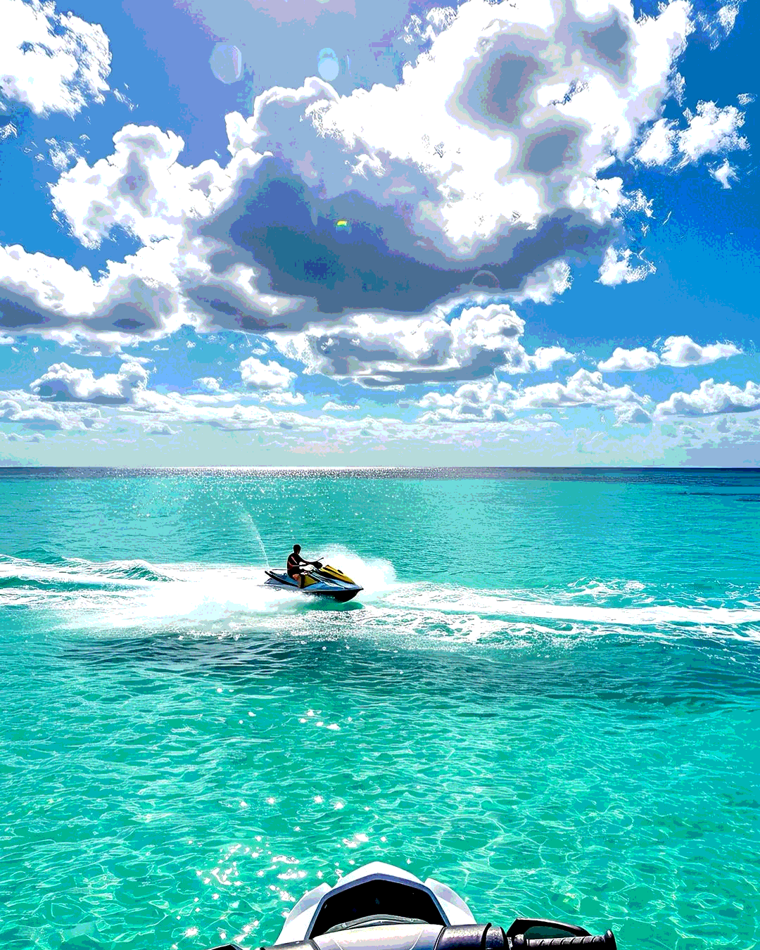 Катание на гидроцикле по морю на Пхукете