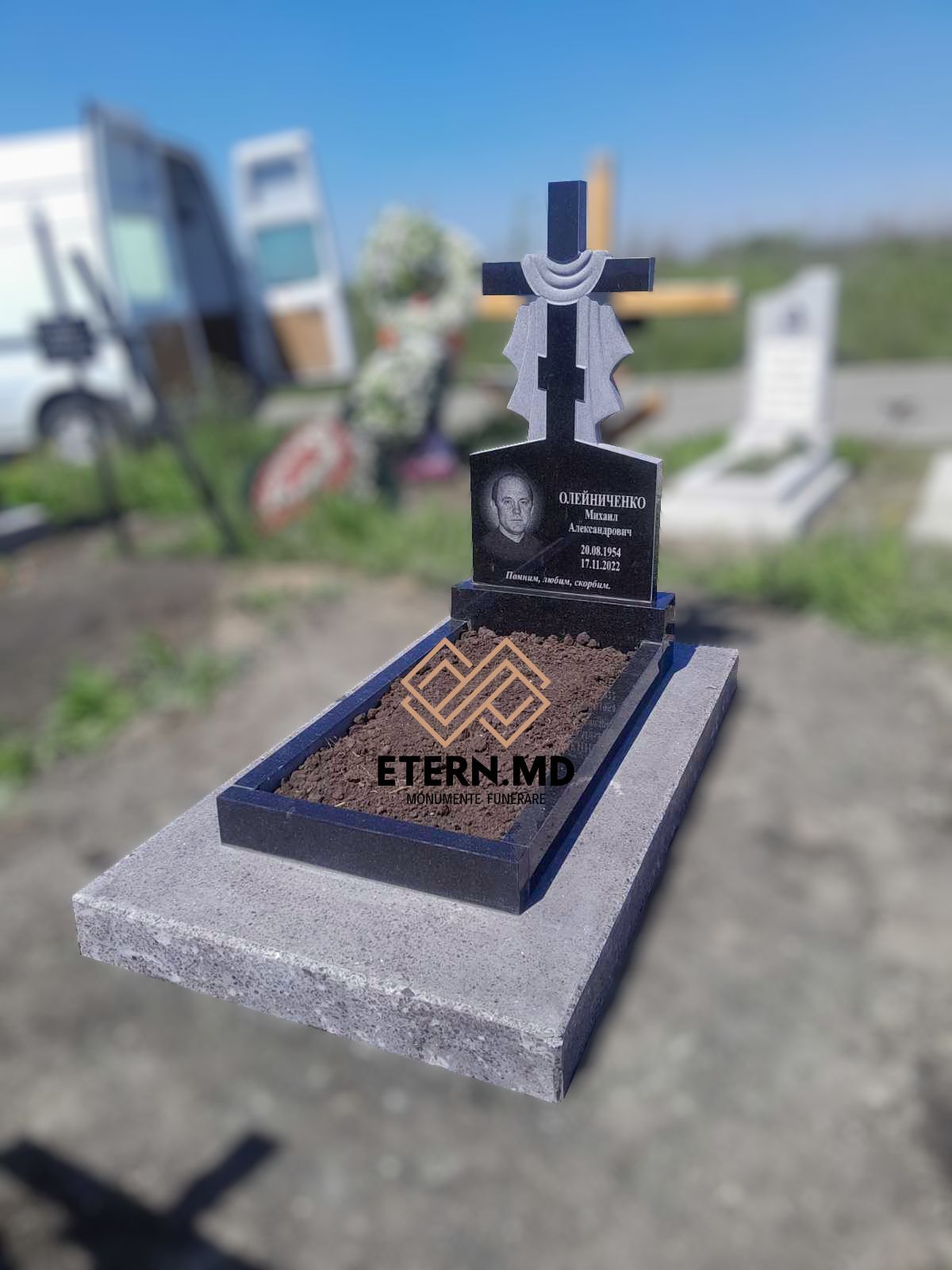 cruce ddin granit negru