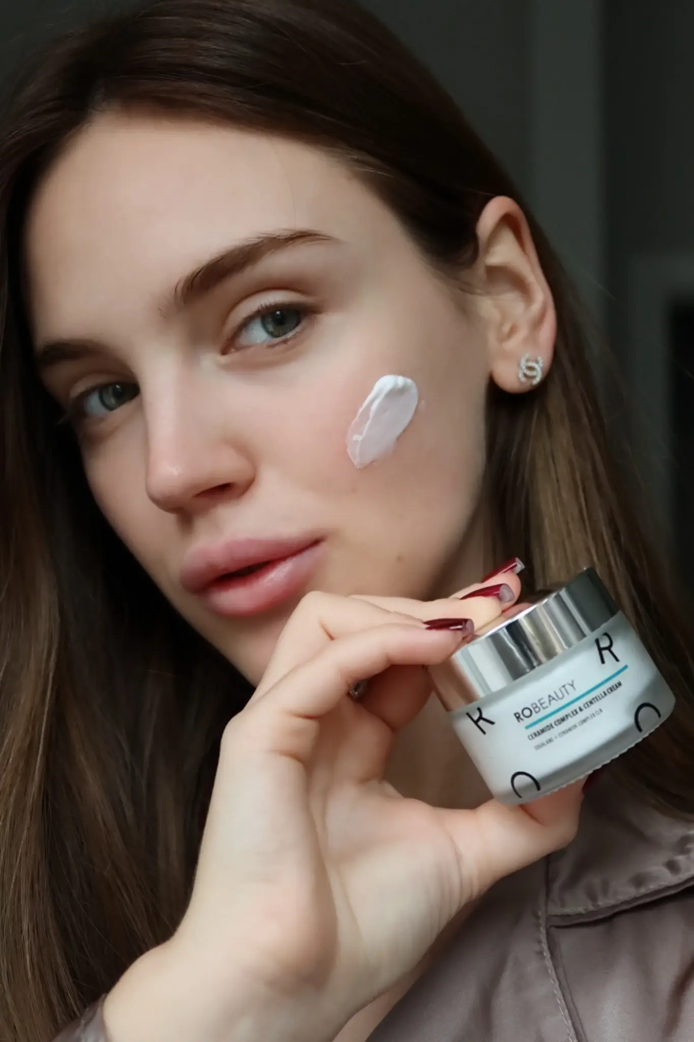 Нанесення сироватки Ceramide Complex+