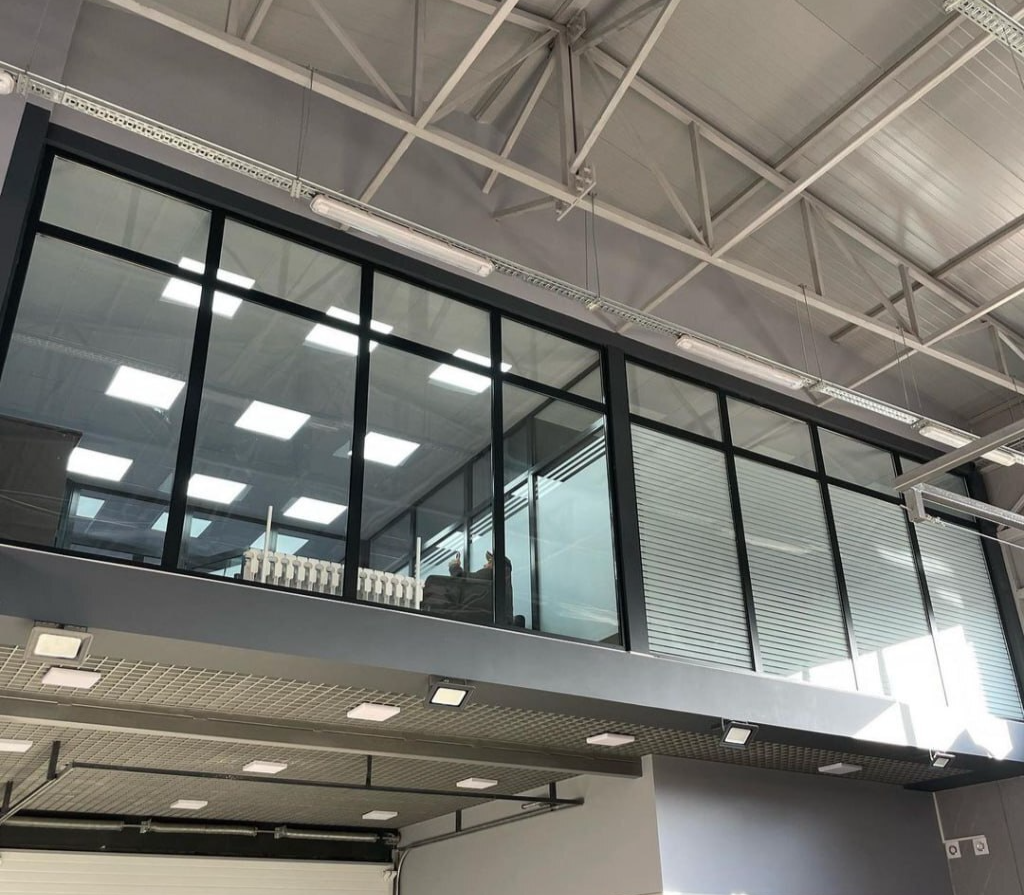 Кейс монтажу декоративної плівки на скляну перегородку