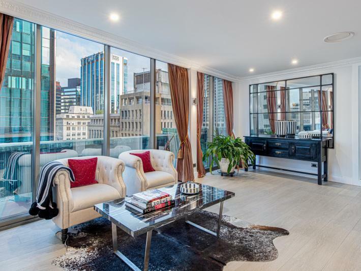 Penthouse Living Room Tour タオル RYAN SERHANT Tours NYC's Most Unique Hi-Rise Penthouse | 8