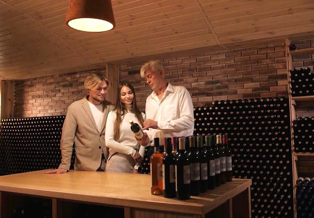 Крафтова виноробня The Village Wine | Виноробні України