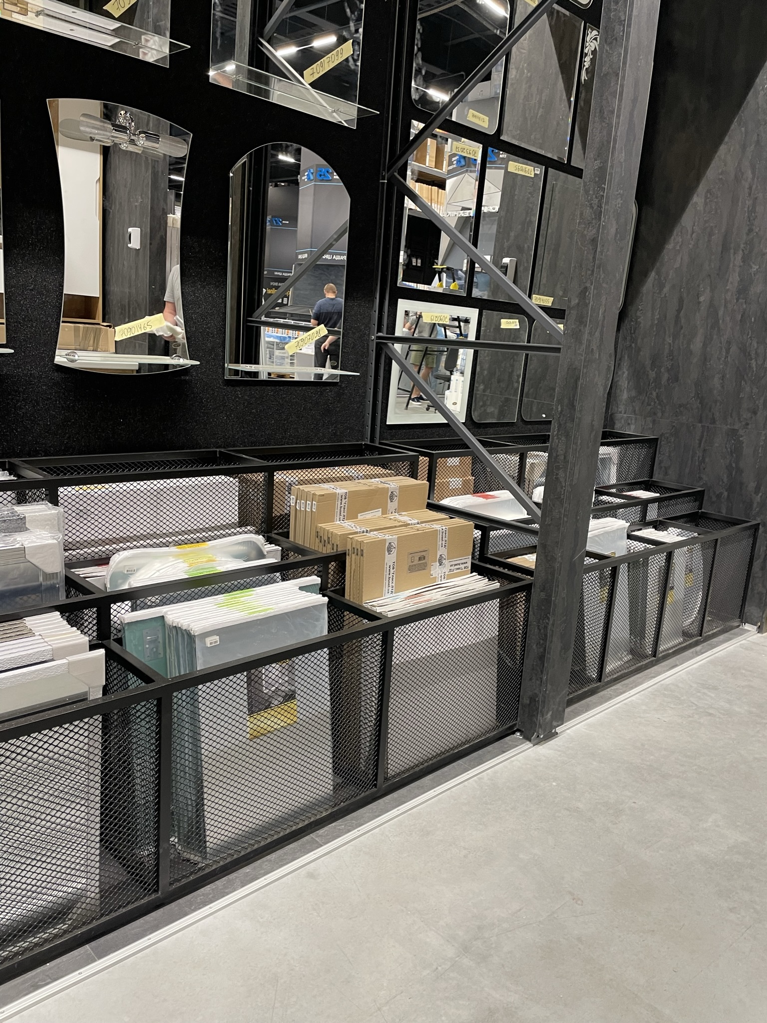 Materiały budowlane — armatura i lustra — zdjęcie 2
