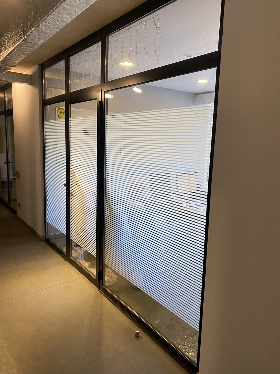 Скло після монтажу матової плівки