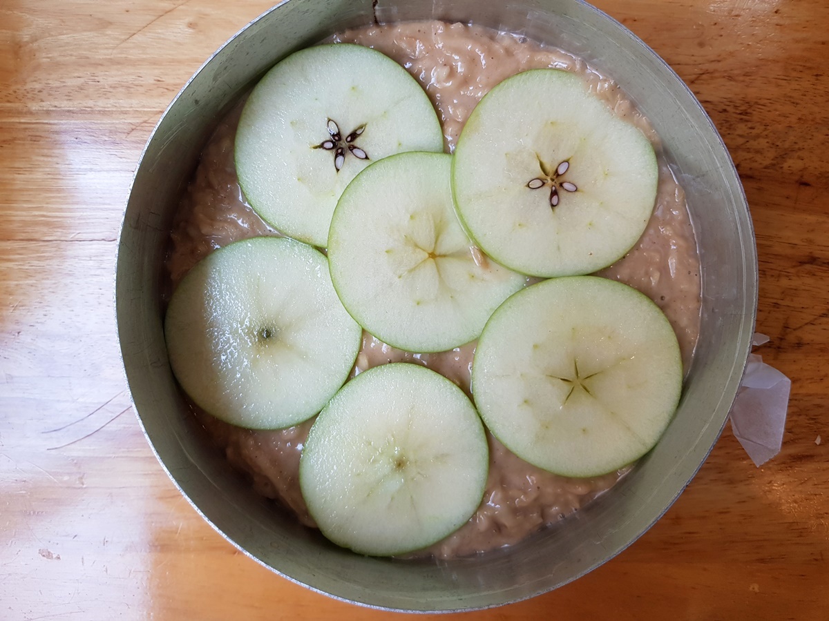 Яблочный кекс с медом и орехами