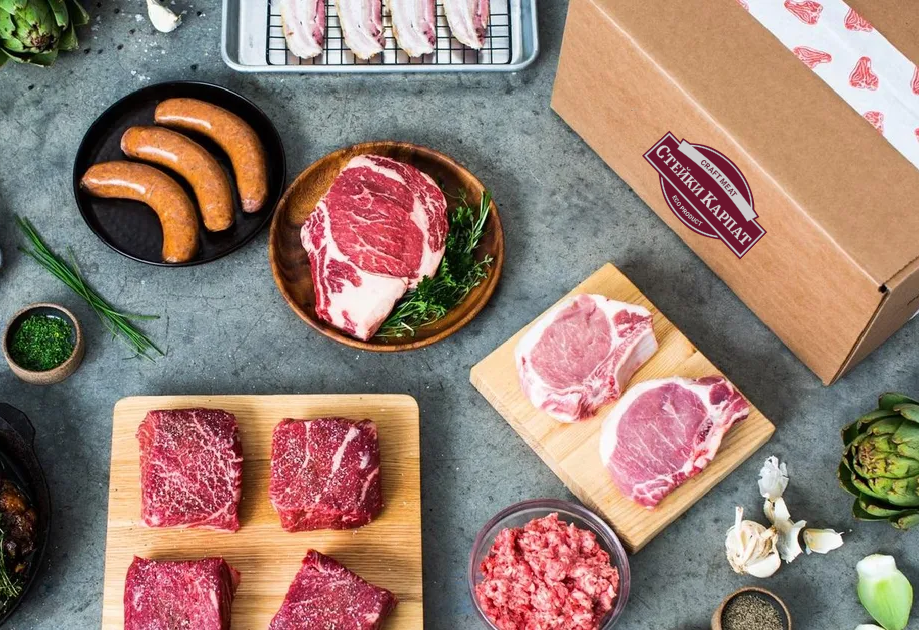 М'ясний бокс з різних видів стейків